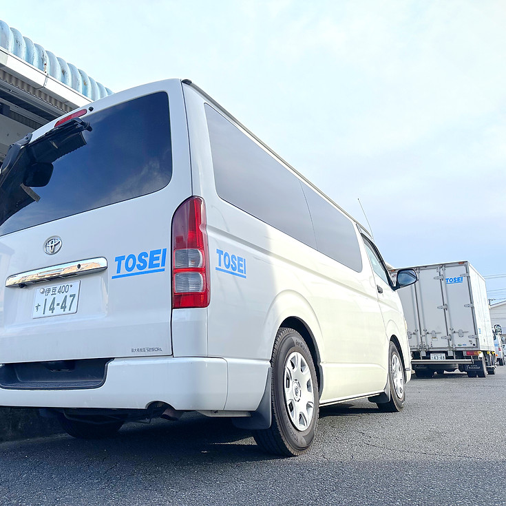 東静油脂の配送・営業車