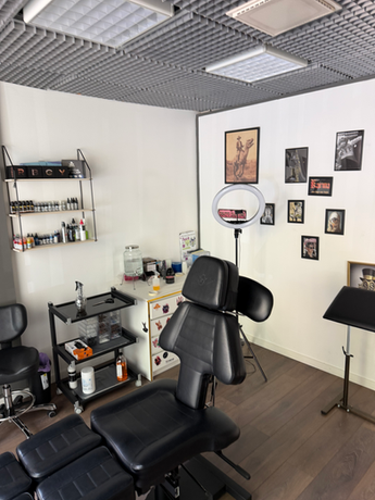 Operating under strict European safety guidelines and surgical-grade sterilization. This is why we are recognized as the safest and best tattoo studio in Helsinki for realism and color work.