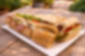 Sandwiches fraîchement préparés en plein air.png