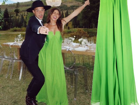 Sarah Hyland's strapless green dress