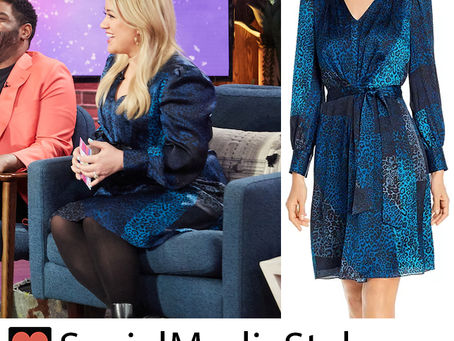 Kelly Clarkson's blue leopard print dress from The Kelly Clarkson Show