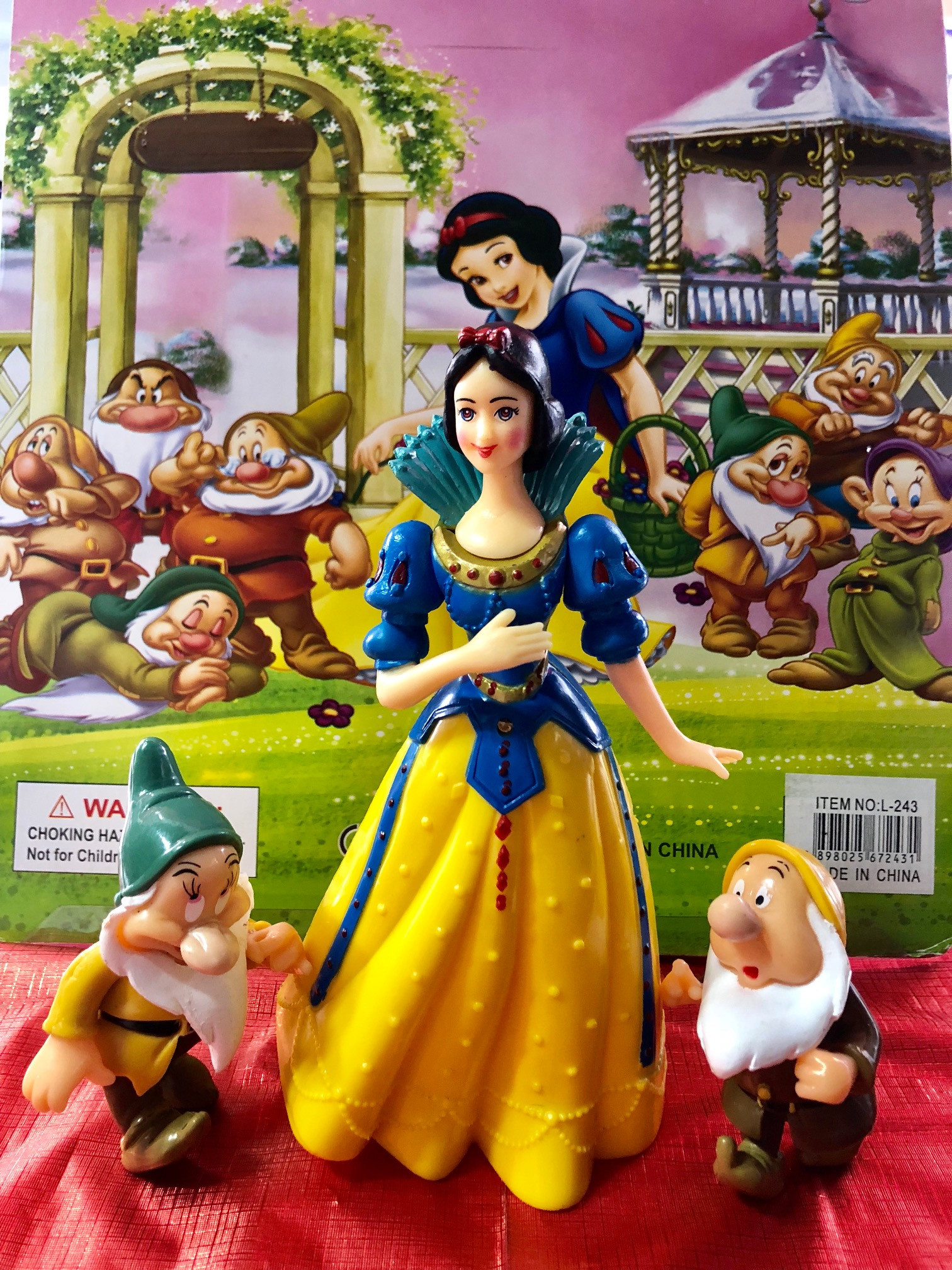 Kit Branca de Neve - 3 Bonecos c/ Acessórios