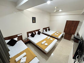 Room Pax 5 AC.jpeg