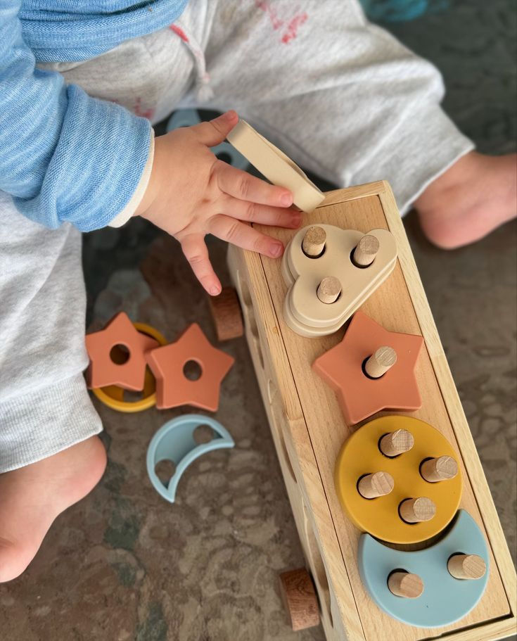 Little hands and little feet playing with our Multifunctional Wonder Cart 🙌🏻 ~ ~ #funlea