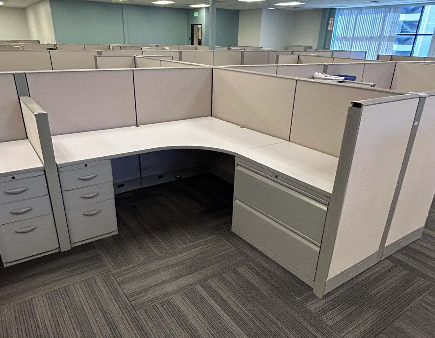 Knoll Dividends 6'x7'x48"H Gray Cubicle
