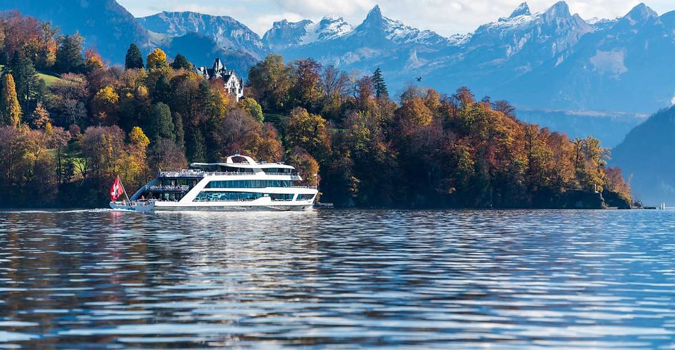 Paseo por el lago de lucerna una de las cosas que tienes que hacer en suiza