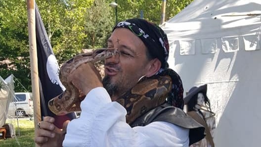 Charmeur de serpent Linja Pirate