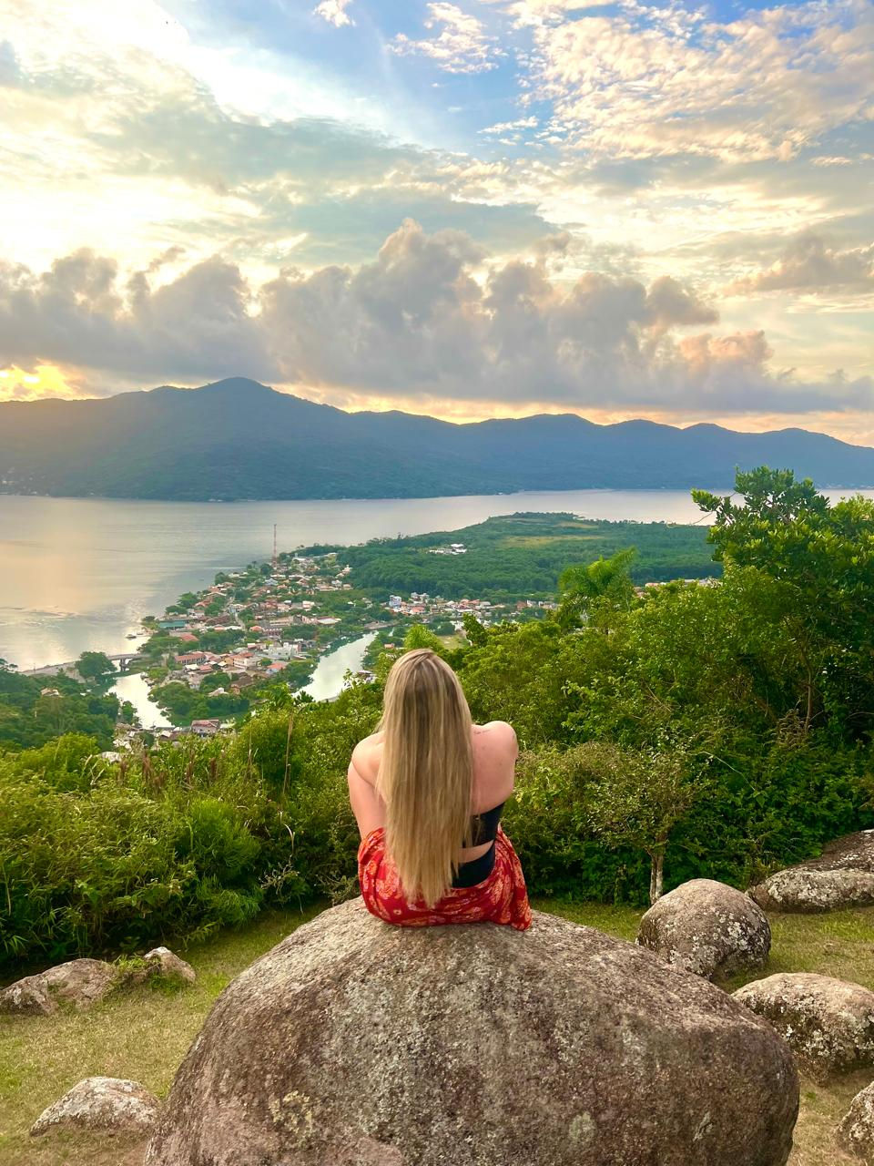 Vista da paisagem próxima à Trilha Dólmen da Oração, em Florianópolis