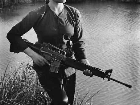      Guerrilheira vietcong, de 24 anos, no Delta de Mekong. Crédito da foto: Le Minh Truong.