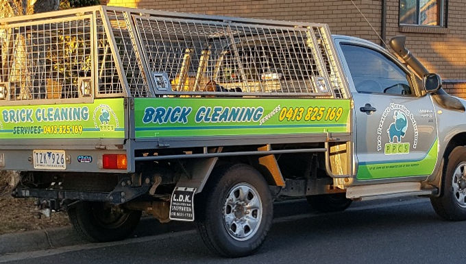 Toyota-Hilux-4X4-Ute-Sign