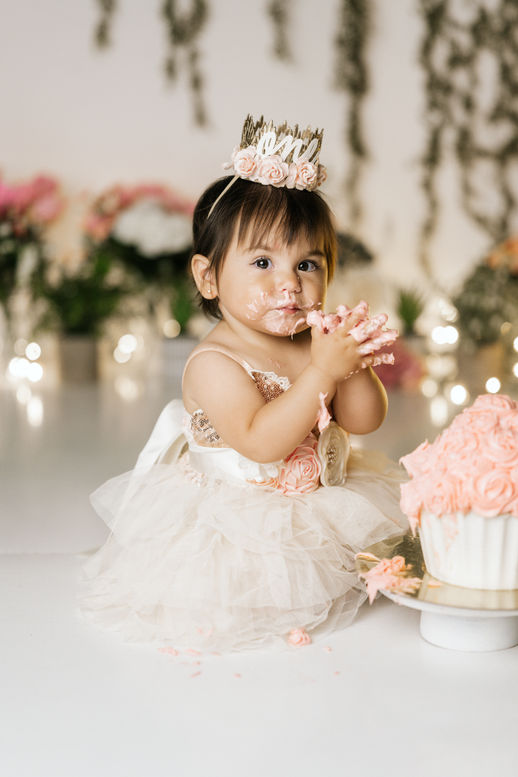 cake smash in studio, child photography, one year photo, cake