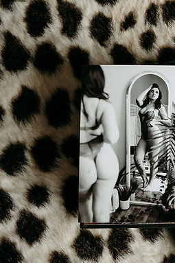 black-and-white-boudoir-photos-on-cheetah-fabric.jpg