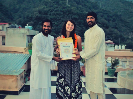 My name is Sarah @yogiwithfibro I coach women struggling with Fibromyalgia & this is my #yogasavedm