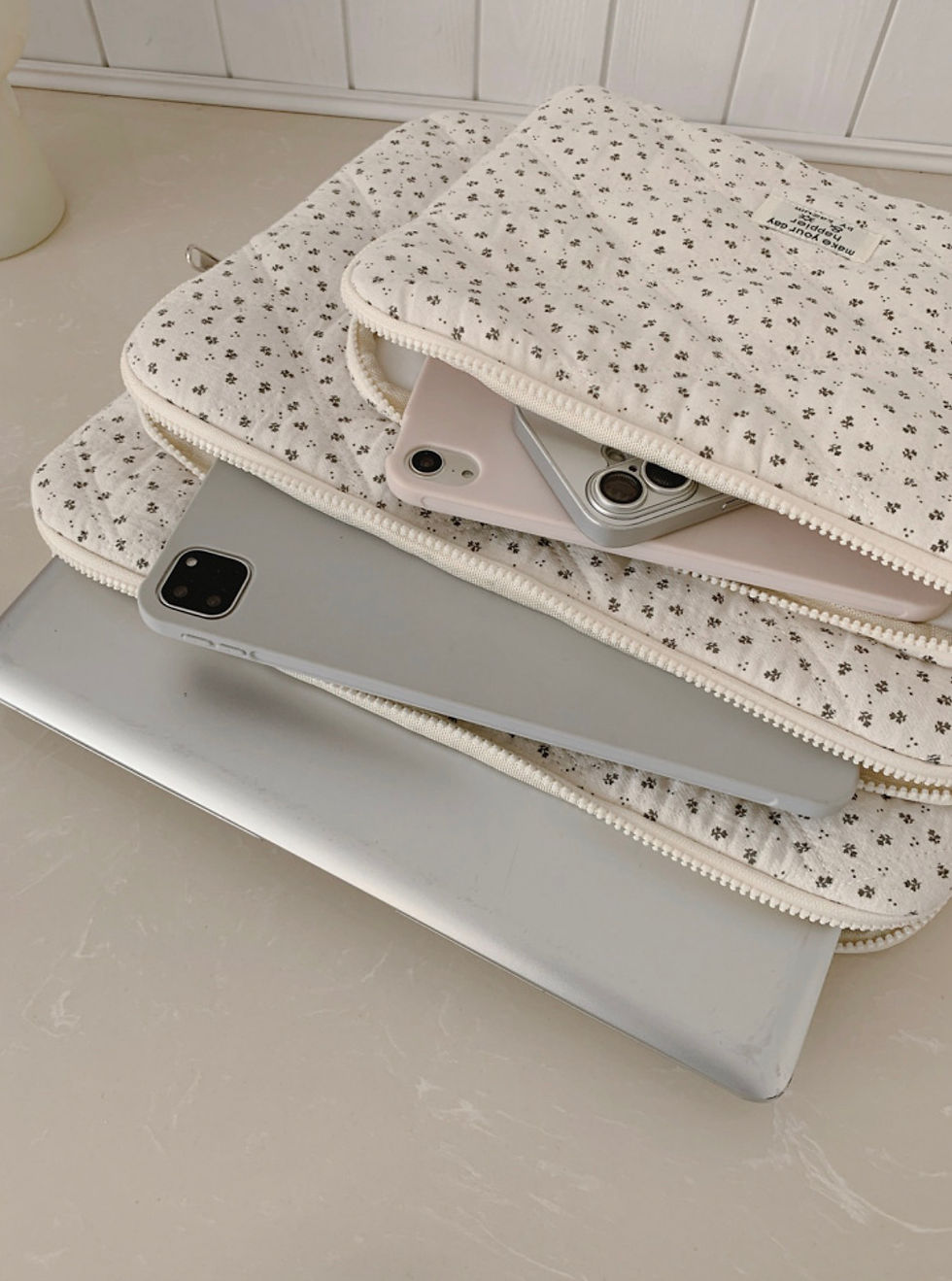 Thumbnail: Wildflower iPad/laptop pouch