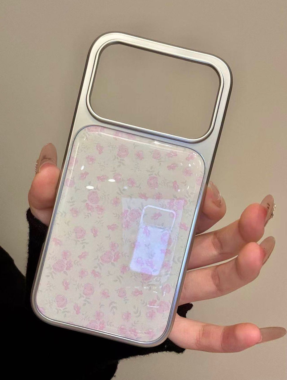 Thumbnail: Rose case