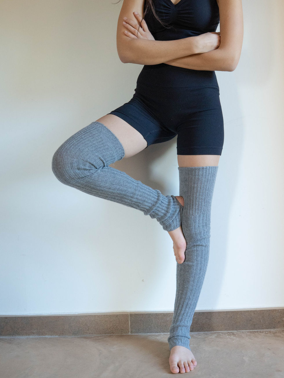 Long ribbed cashmere leg warmers by Mayla Sangha in grey.