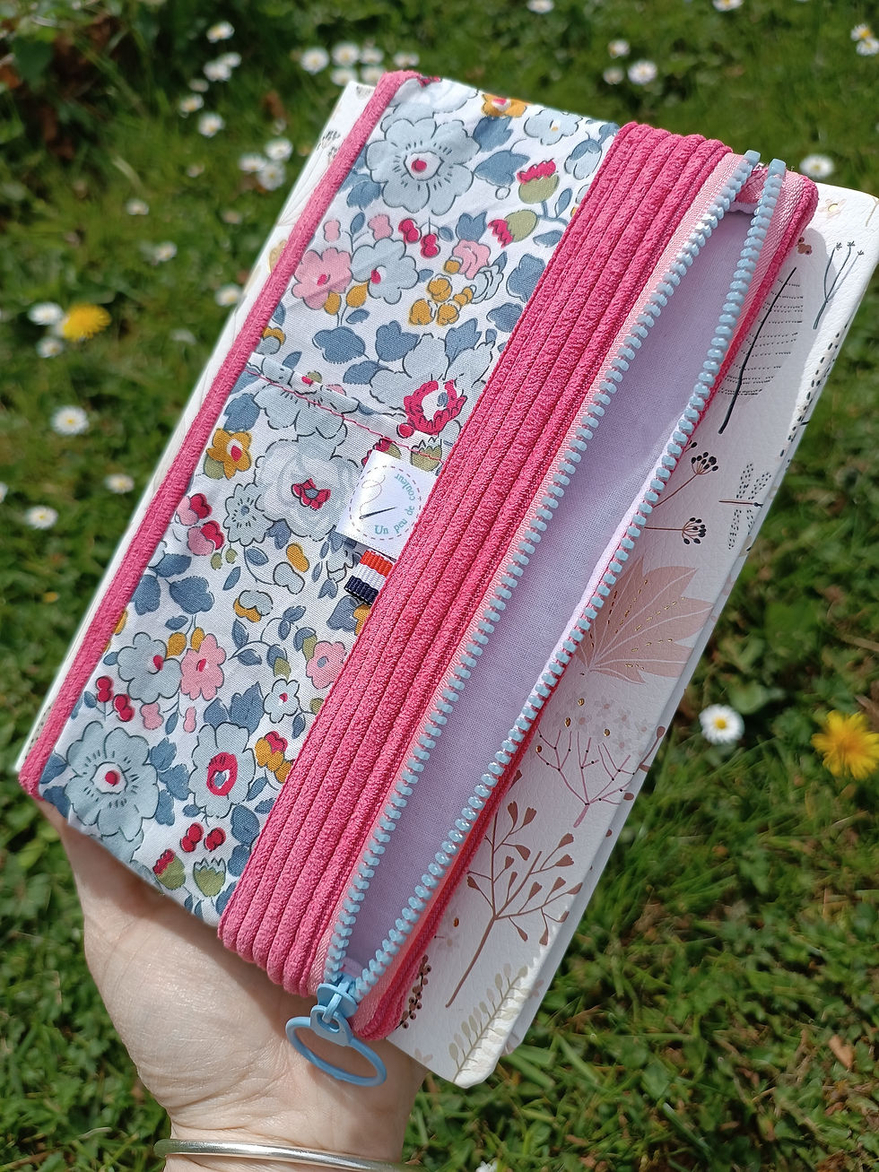 Miniature : Trousse marque page 