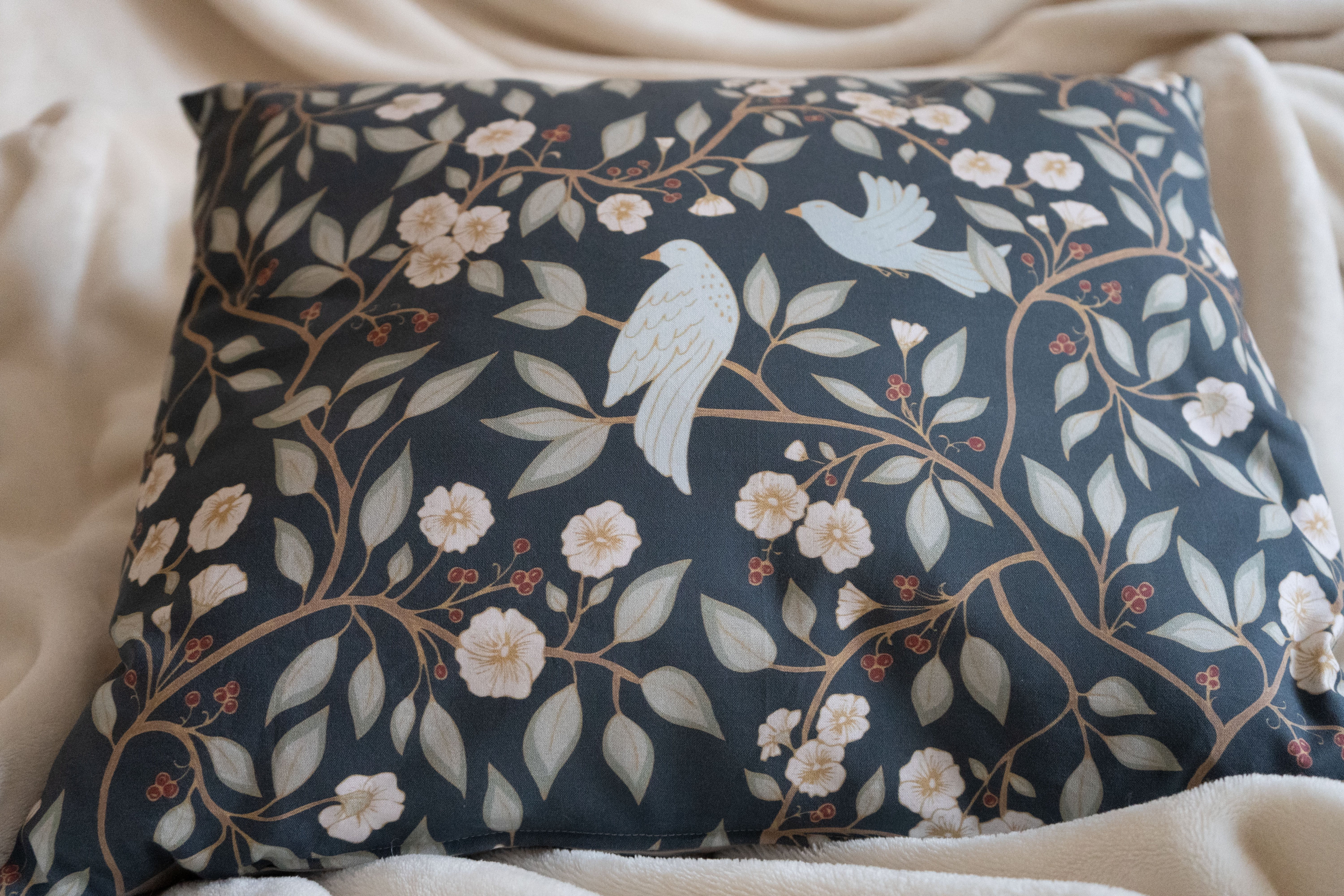 Coussin décoratif – Fleur de cerisier et oiseau style chinoiserie