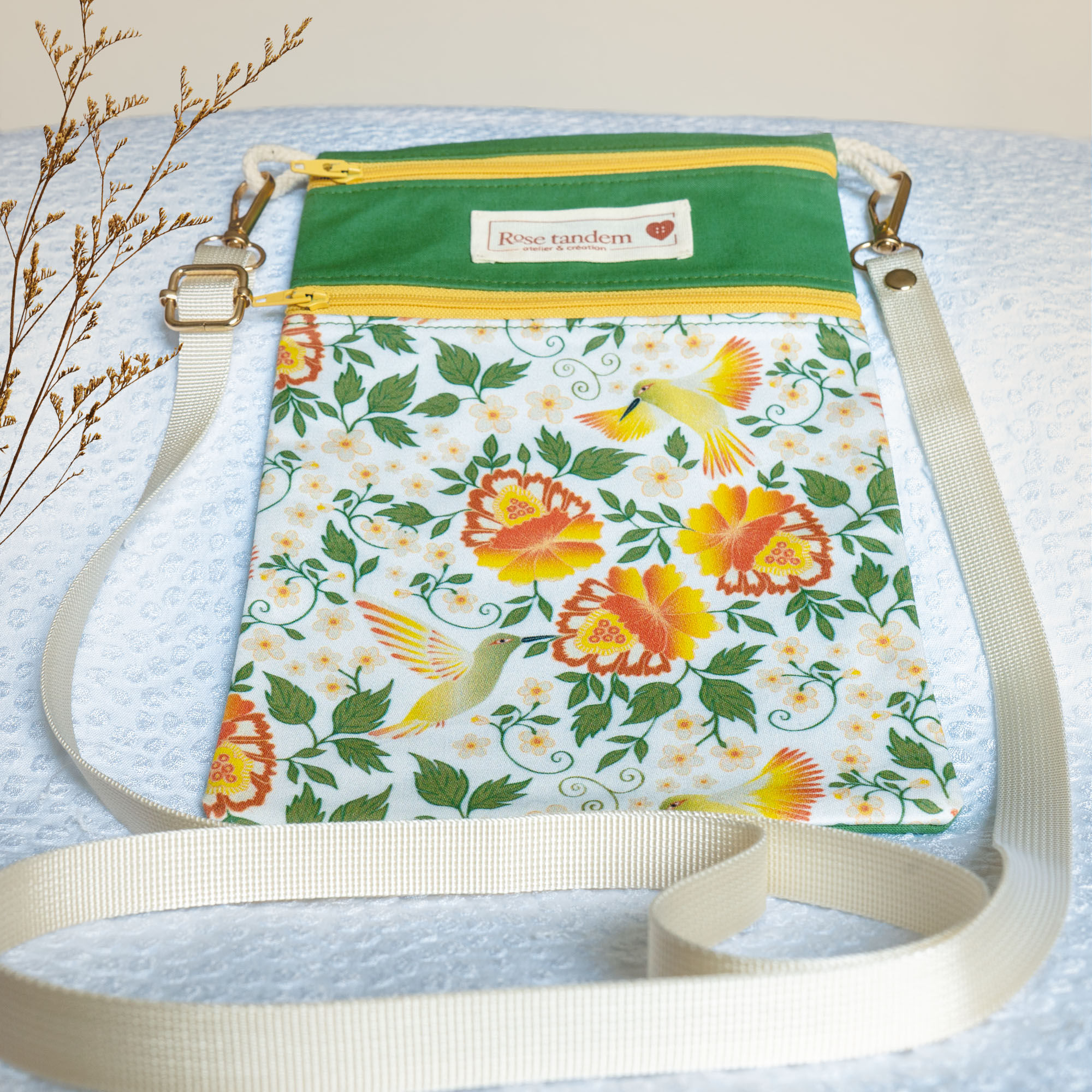 Petit sac de voyage – La dance des colibris en orange