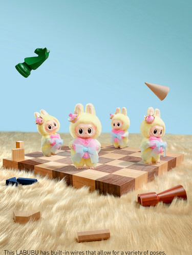 The Monsters LET'S CHECKMATE QUEEN - Vinyl Plush Hanging Card | La