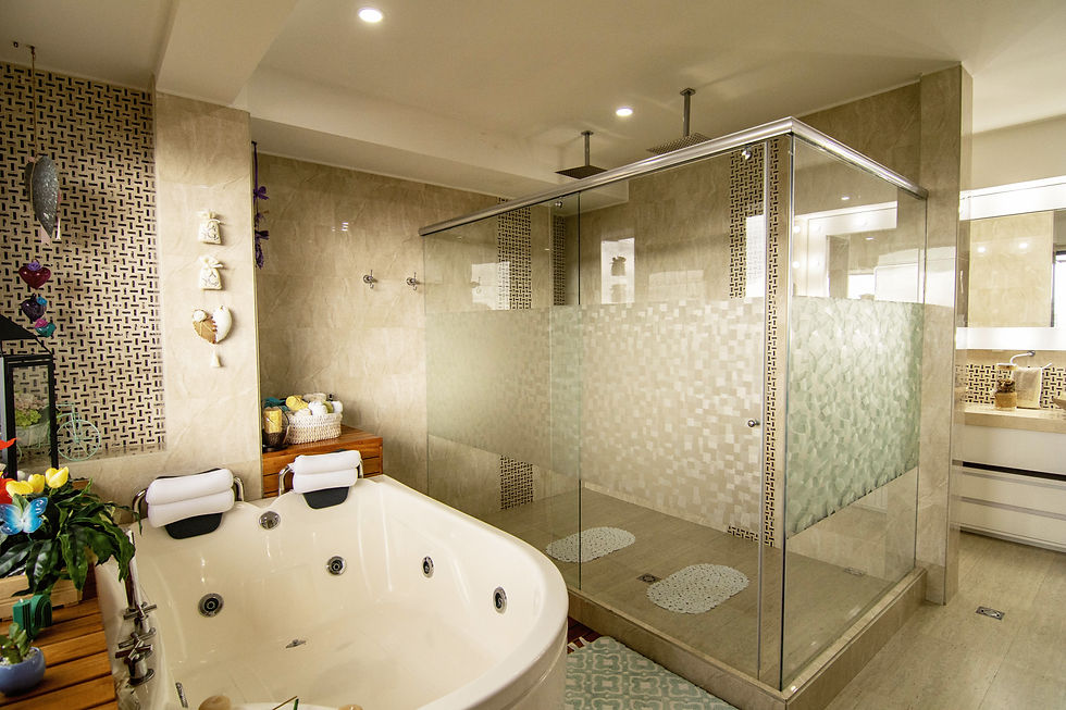 Inigualable casa de lujo, hace parte del acogedor paisaje del valle del SOPO, las montañas y vegetación exuberante enmarcan su vista, esta propiedad está construida hace ocho años en un terreno de 2.154 metros. Su diseño moderno crea un ambiente mágico por estar rodeada de jardines con vegetación armónica y natural.