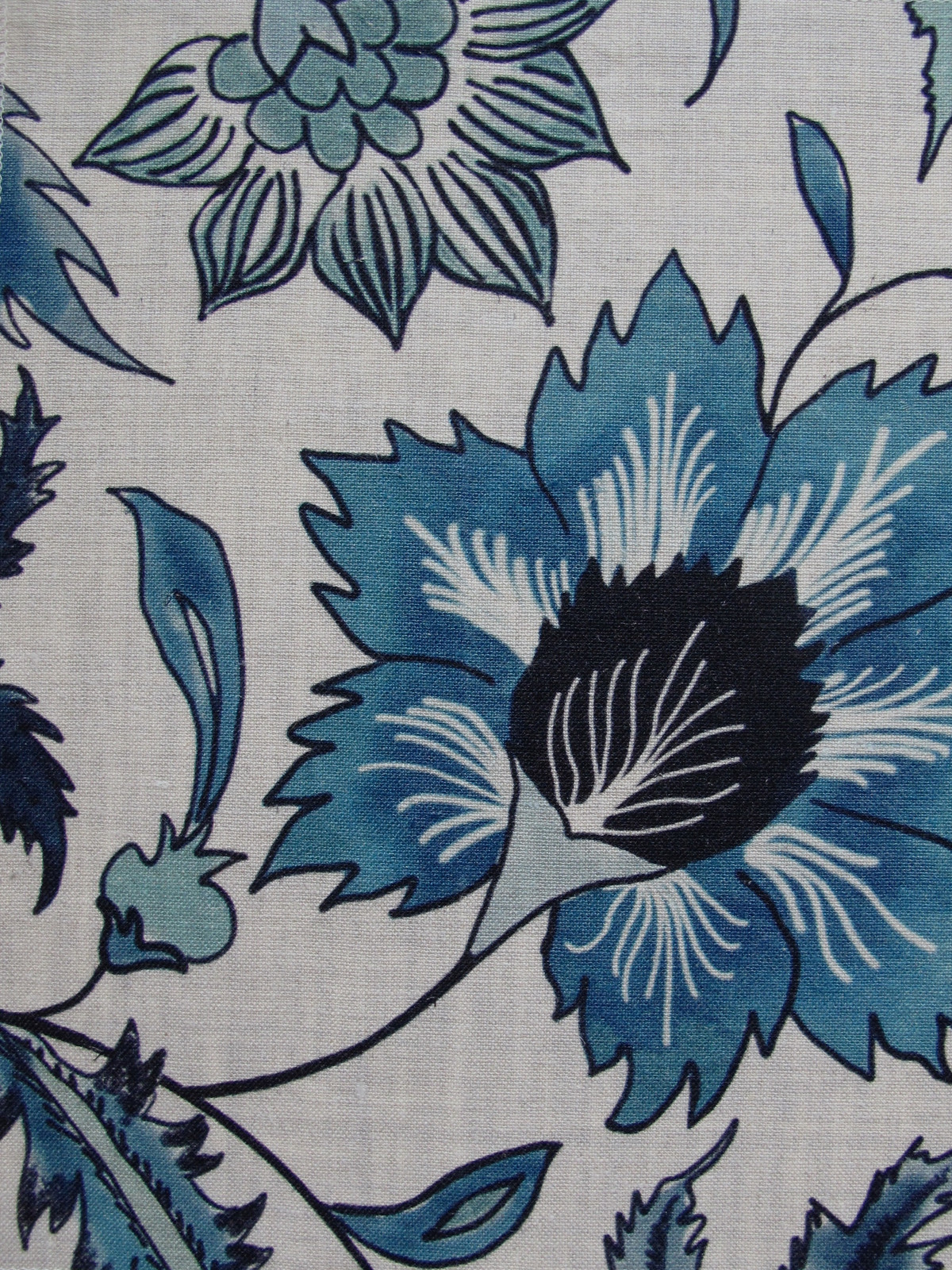 FLORAL SCROLL ON NATURAL LINEN