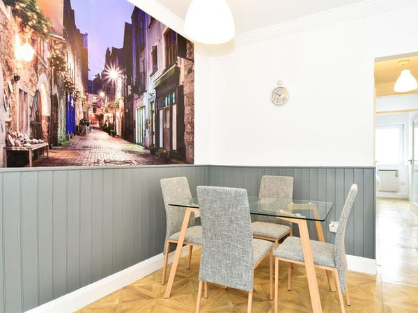 Thumbnail: Apartment 4 dining