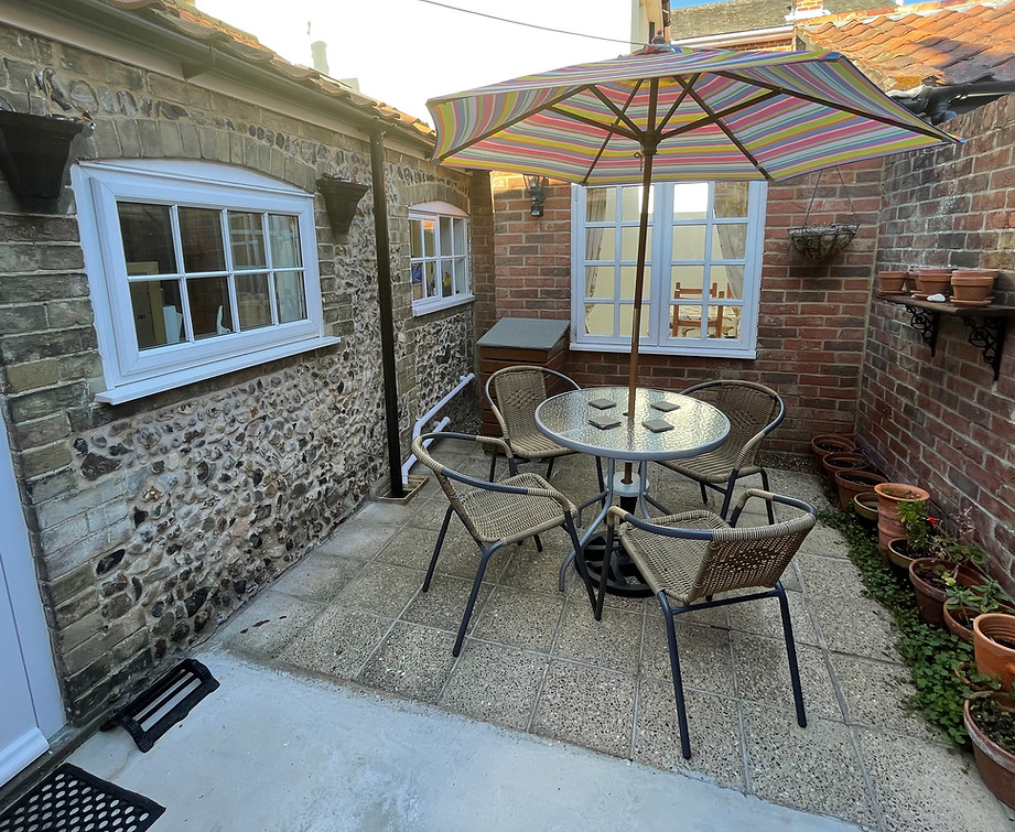 Flint Cottage Courtyard.jpg