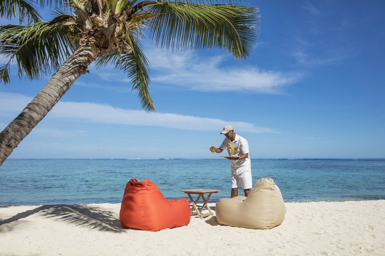 Drinks served on the beach at Dinarobin Beachcomber