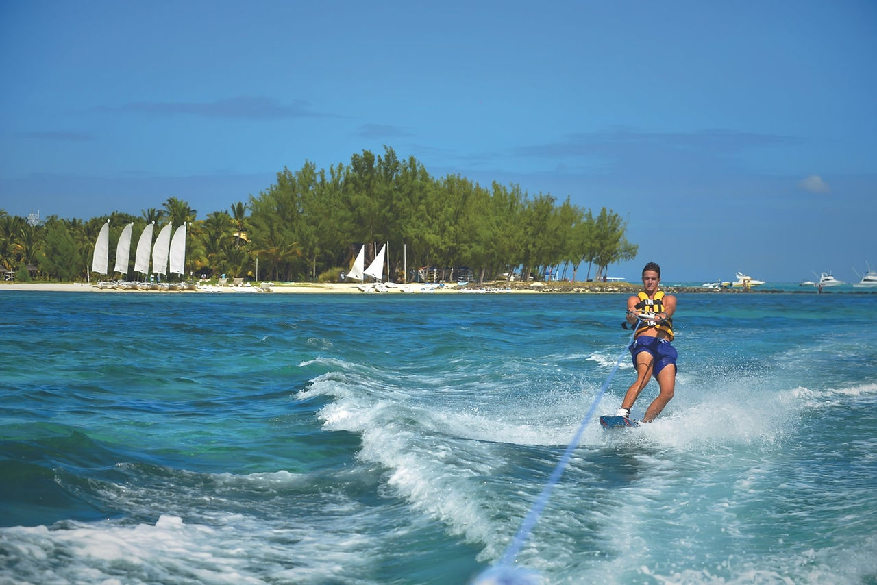 Paradis Beachcomber Golf Resort & Spa 