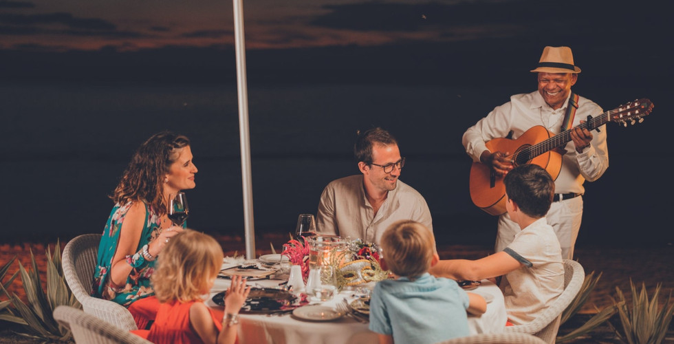 Victoria Beachcomber Resort & Spa - beach dinner and music