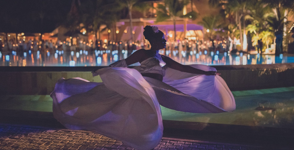 Victoria Beachcomber Resort & Spa - Sega dancing