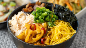 だし汁で食べる鶏飯