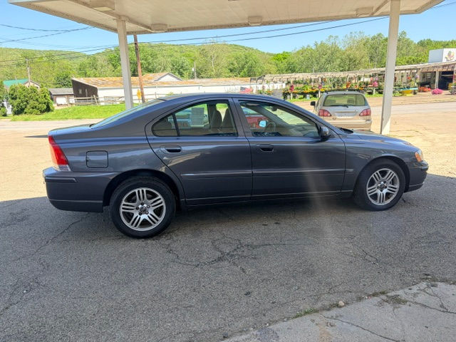 Thumbnail: 2005 Volvo V60 2.5T AWD