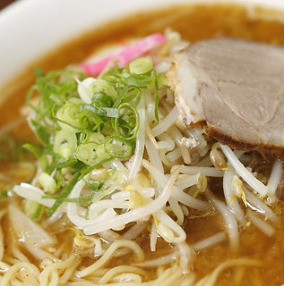 Miso Ramen Lunch & Dinner in Waikiki | Japanese Ramen Restaurant | Affordable Japanese Food|ワイキキ 味噌ラーメンお手頃 ランチ ディナー