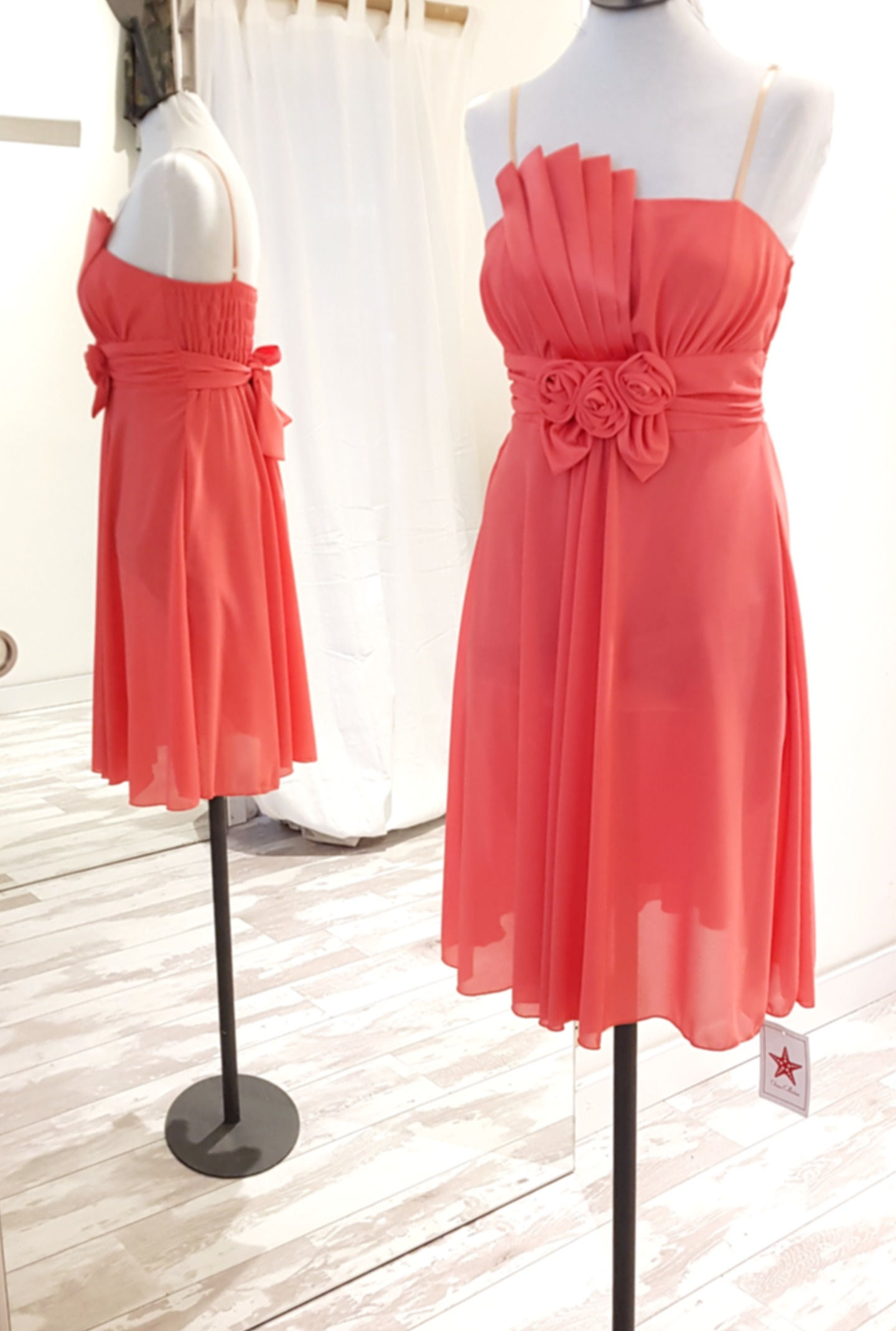 Abito corto voile corpetto a fascia decorato