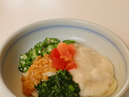 夏限定うどん「のせすぎてない?」
