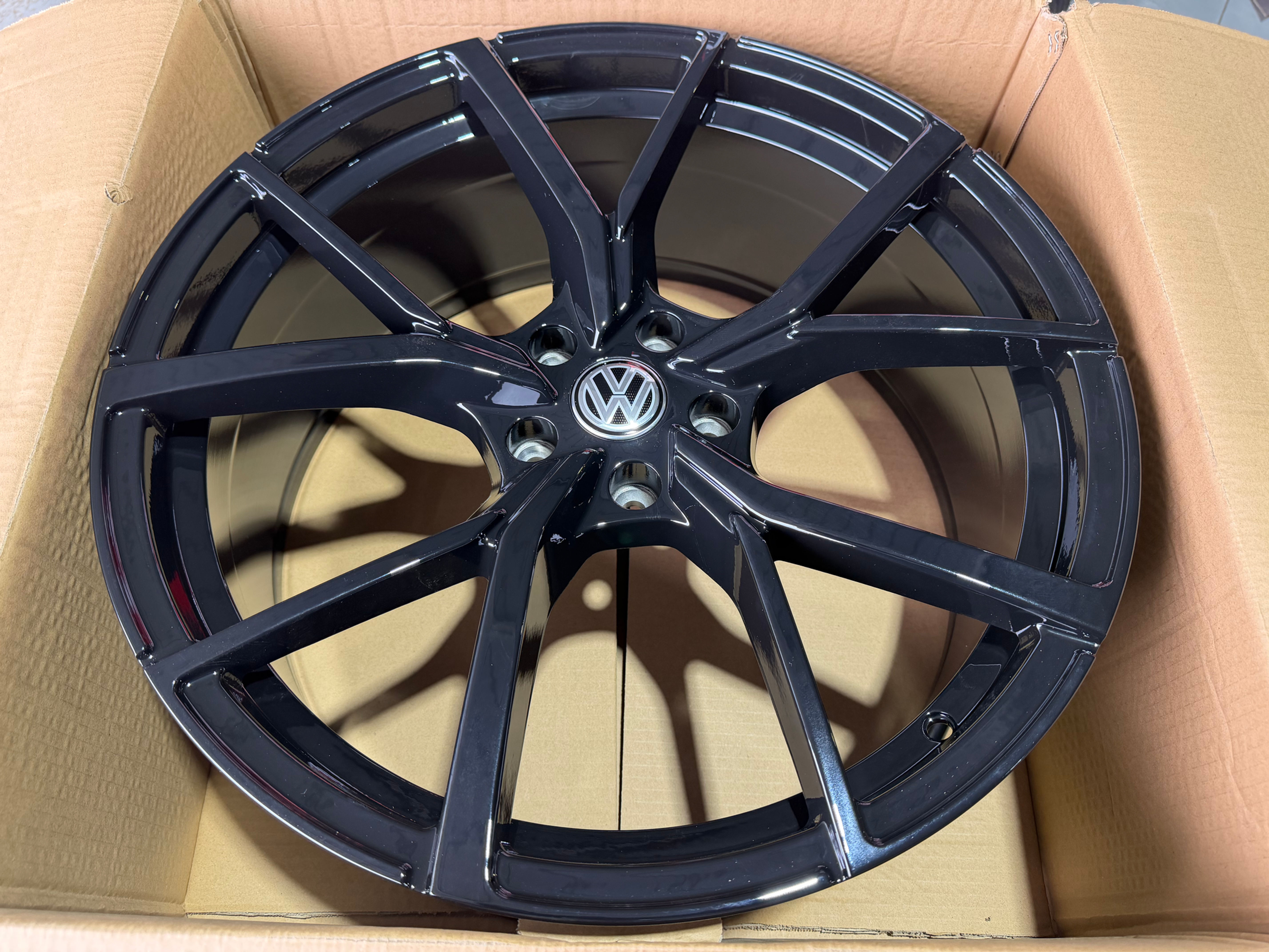 Brand New Volksagen 20 Inch Wheels to fit Tiguan in Gloss