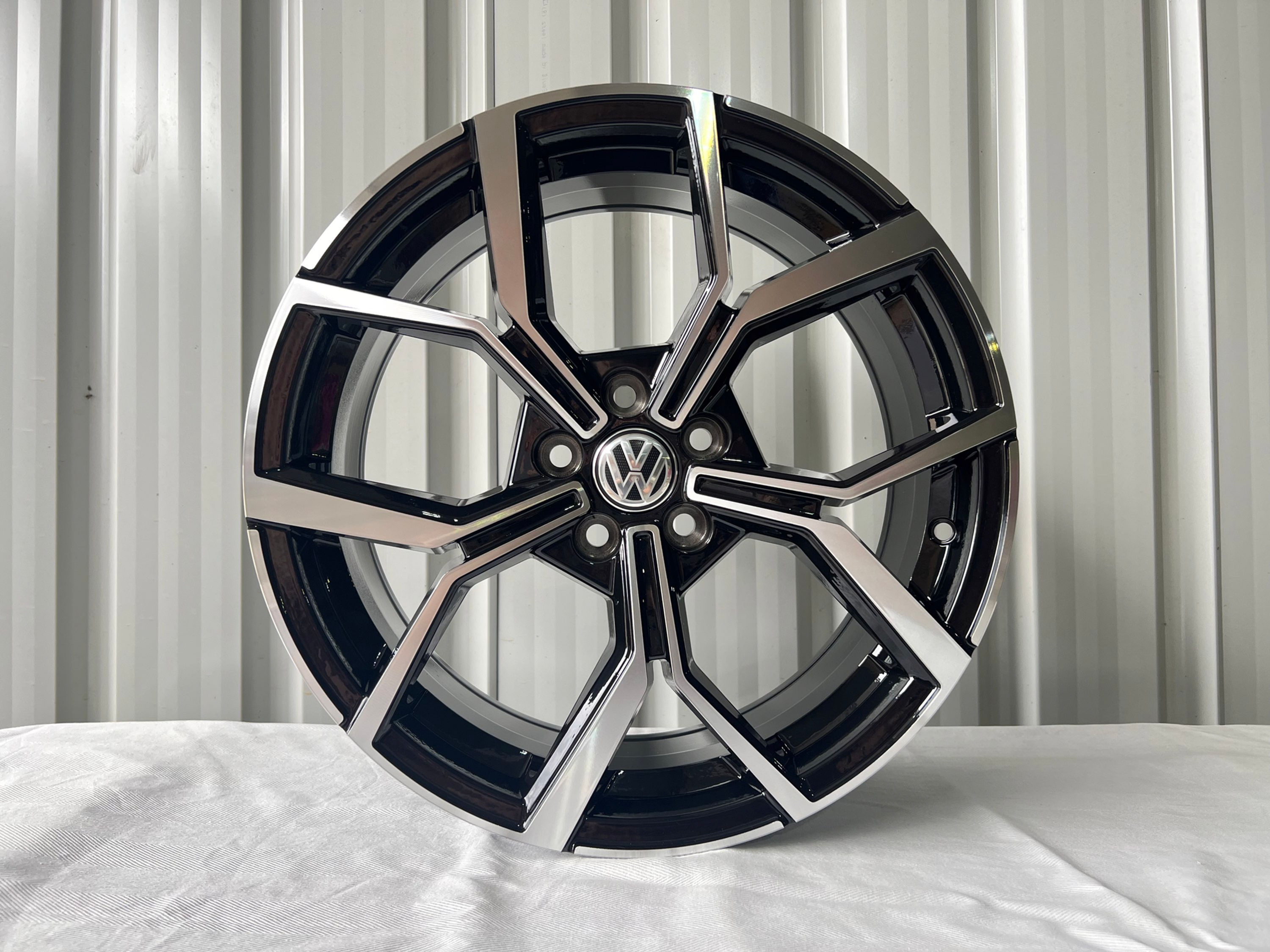 BRAND NEW AFTERMARKET WHEELS TO SUIT VW POLO 17 INCH SET OF 4 