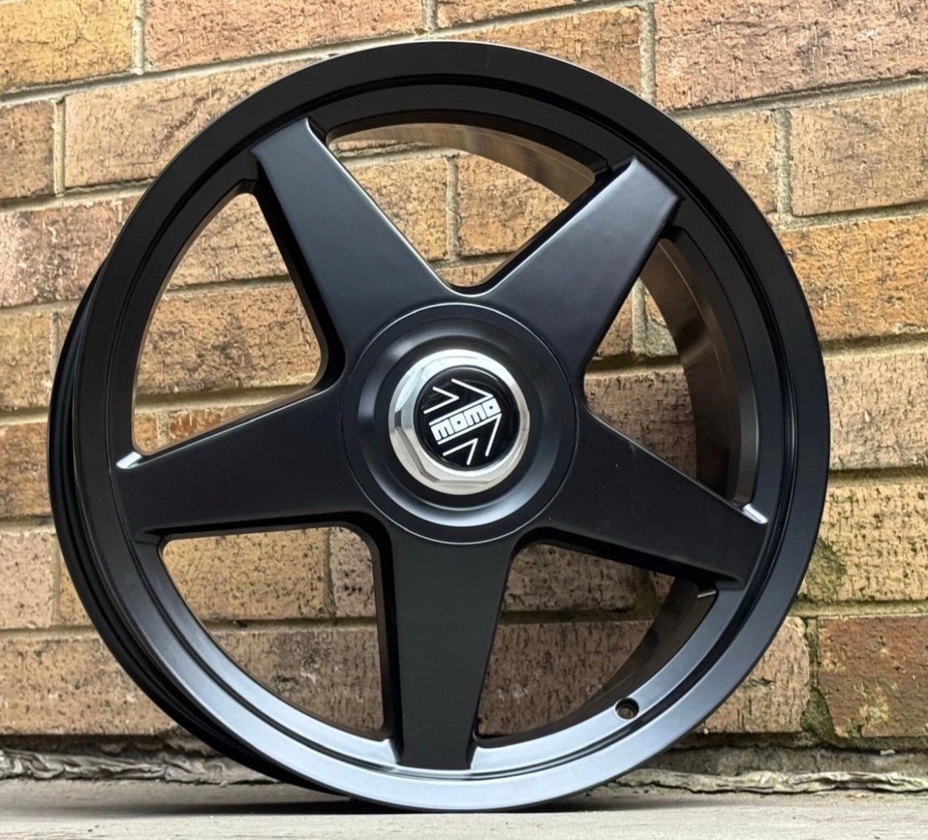 Brand New Momo Star Style 20 Inch Wheels to fit Holden Commodore