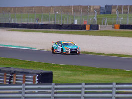 BTCC: Ingram takes his first win of the season in fight against Sutton at Thruxton