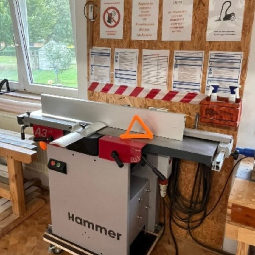 Holzabrichte in der pädagogische Werkstatt