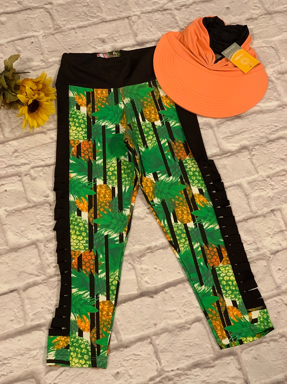 Marta Capris (Pineapple)