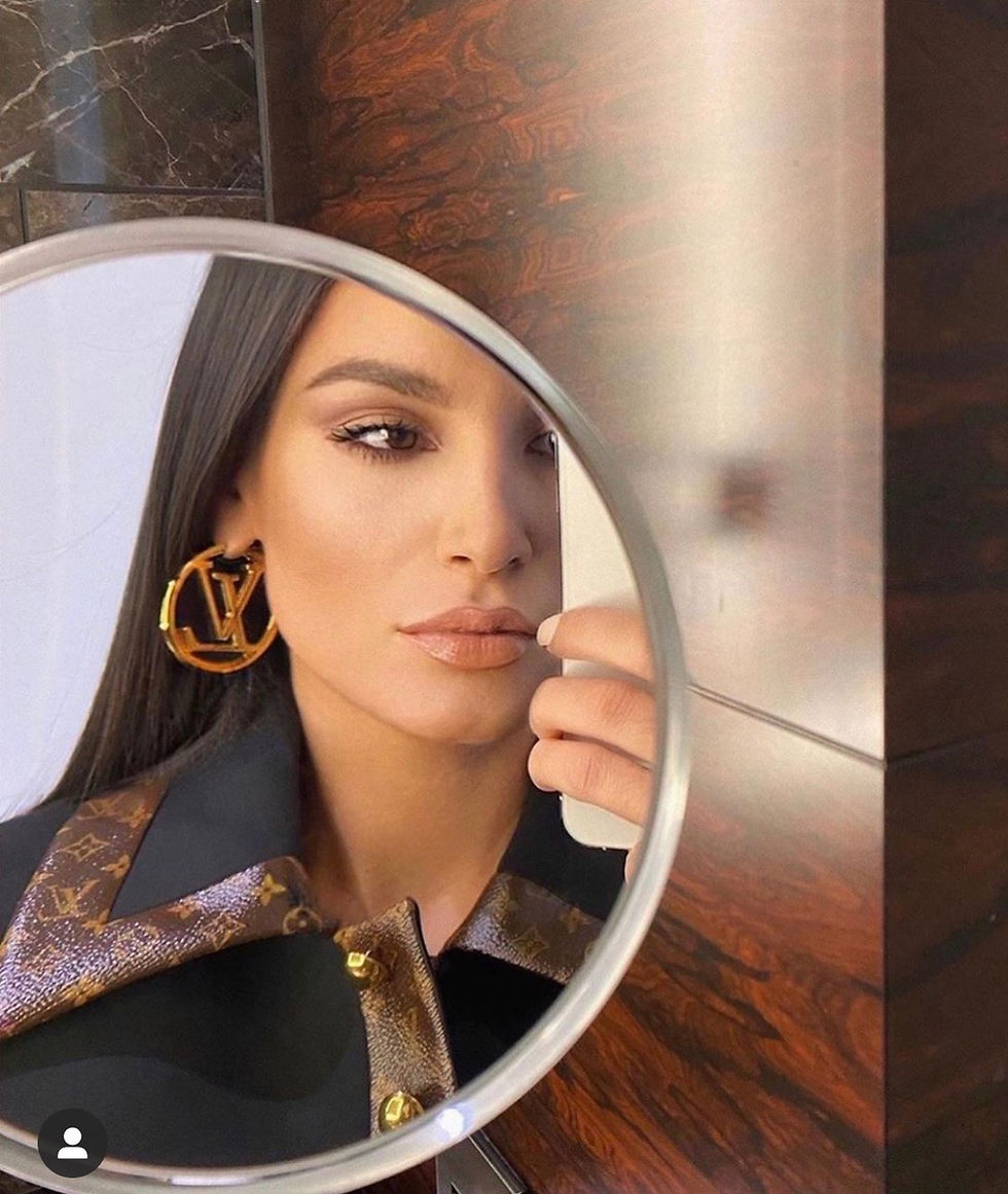 ภาพขนาดย่อ: LV048 :  LOUIS VUITTON Louise Hoop Earring