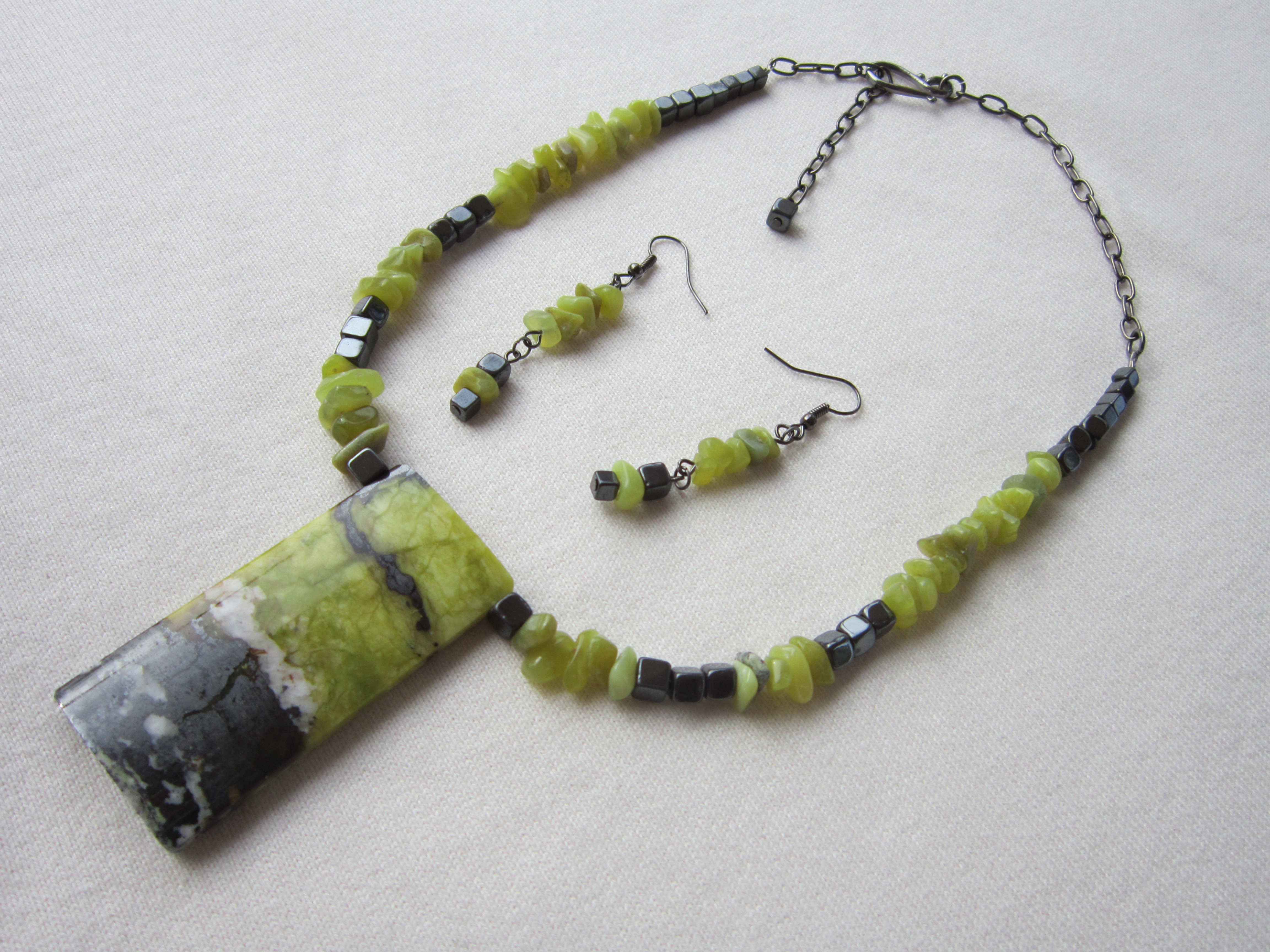 African yellow jade and hematite set