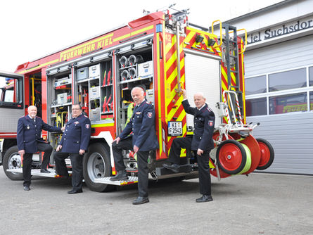 Über ein halbes Jahrhundert dabei :  vier Suchsdorfer  sind ihrer Feuerwehr verbunden
