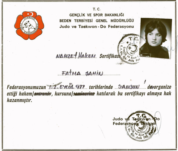 1977- Fatma hakemlik diploması.jpg