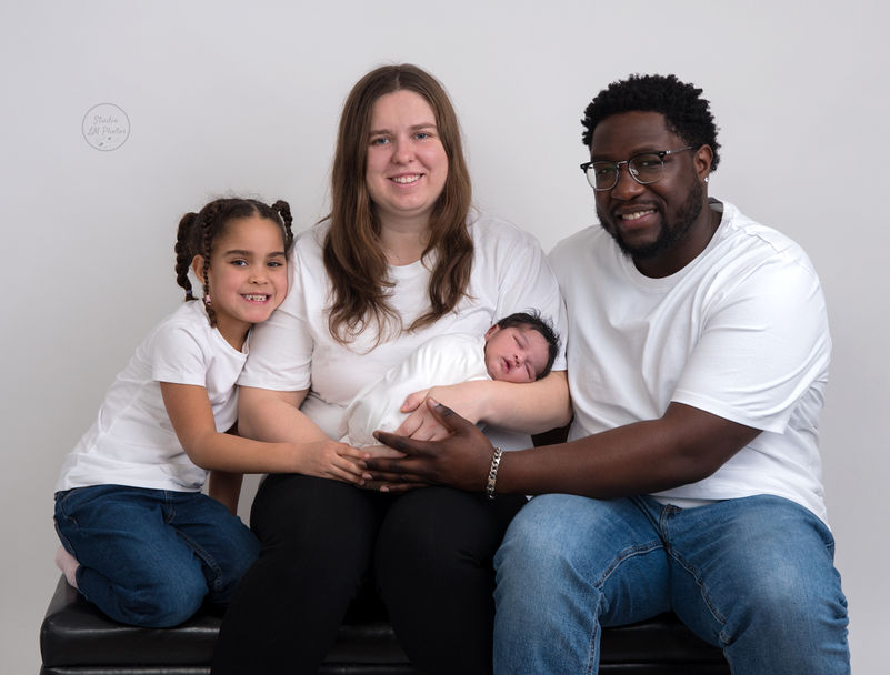 photo de famille avec nouveau-né