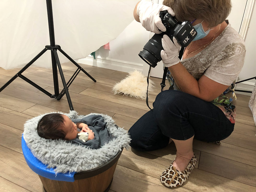 photographe en séance photos de nouveau-né