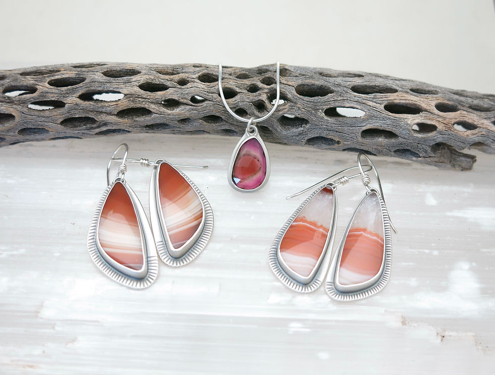 Thumbnail: Carnelian Agate Butterfly Wings